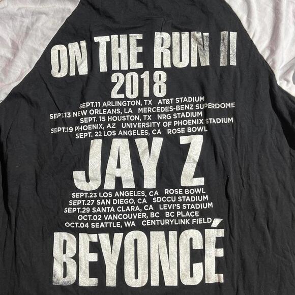 On The Run 2 preowned Medium Band T-shirt