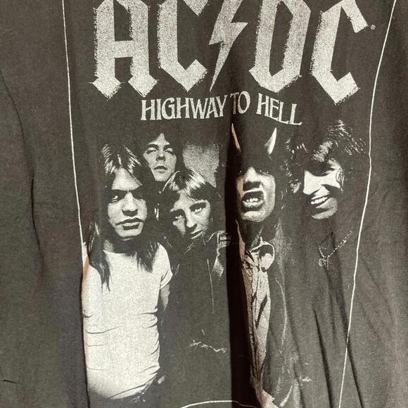Acdc large black graphic vintage preowned tshirt