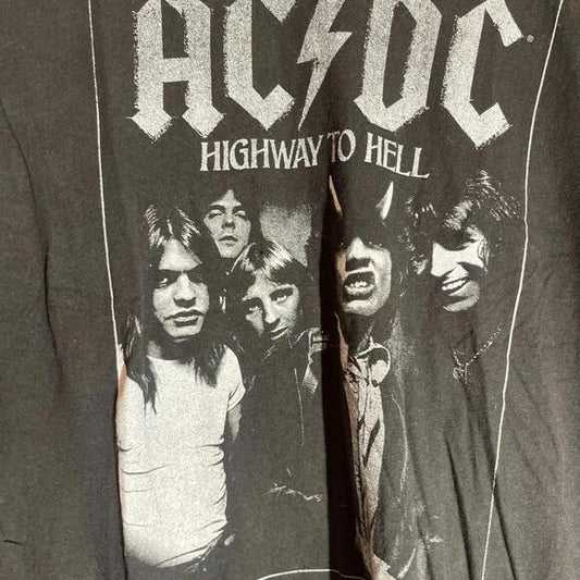 Acdc large black graphic vintage preowned tshirt