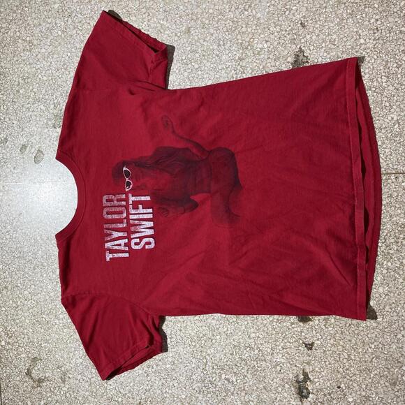 Taylor Swift Medium Graphic Preowned T-shirt