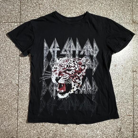 Def Leppard Small Band T-shirt