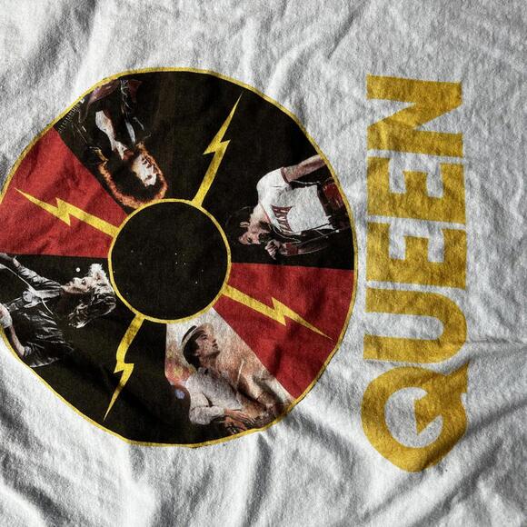 Queen preowned Large Band T-shirt