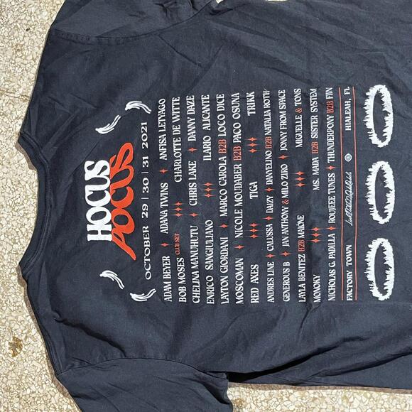 Hocus Pocus Preowned Large Band T-shirt