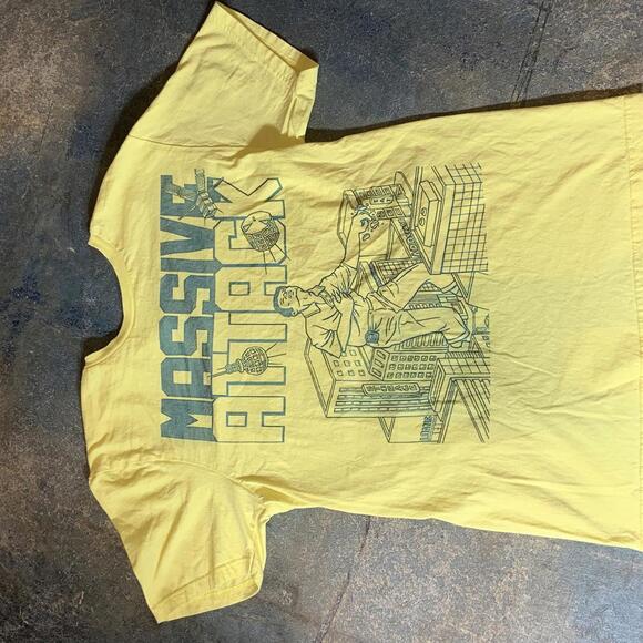 Massive Attack Medium Graphic Preowned T-shirt