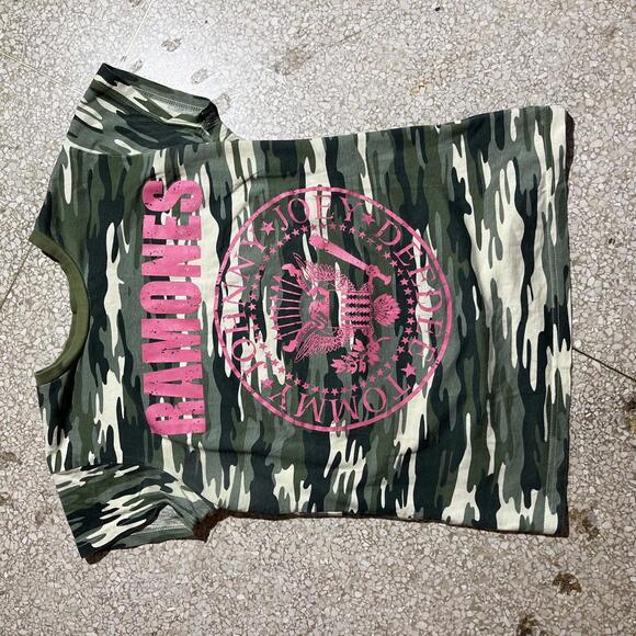 Ramones Small PreOwned Graphic T-Shirt
