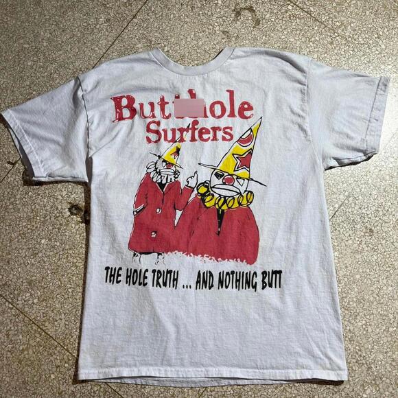But**ole Surfers Preowned Large T-shirt