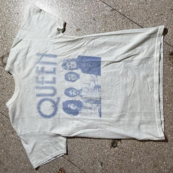 Queen Small PreOwned Graphic T-Shirt