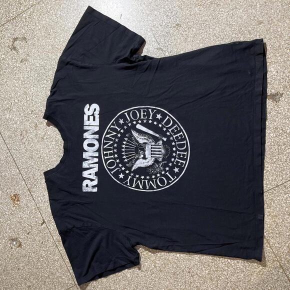 Ramones PreOwned XL band tshirt
