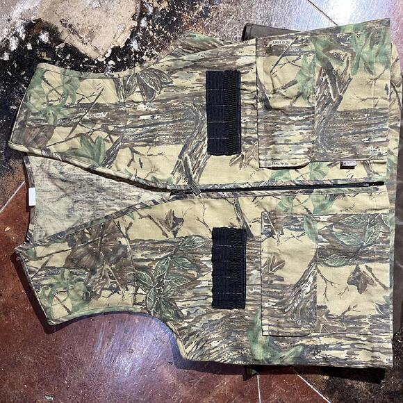 Real tree camo vest PreOwned XL