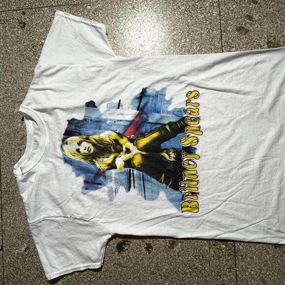 Britney Spears Preowned Medium Band T-shirt