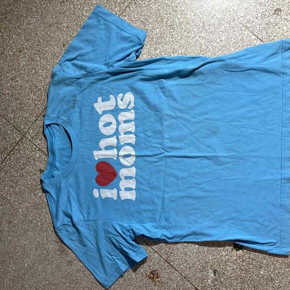 I love hot moms preowned Large Band T-shirt