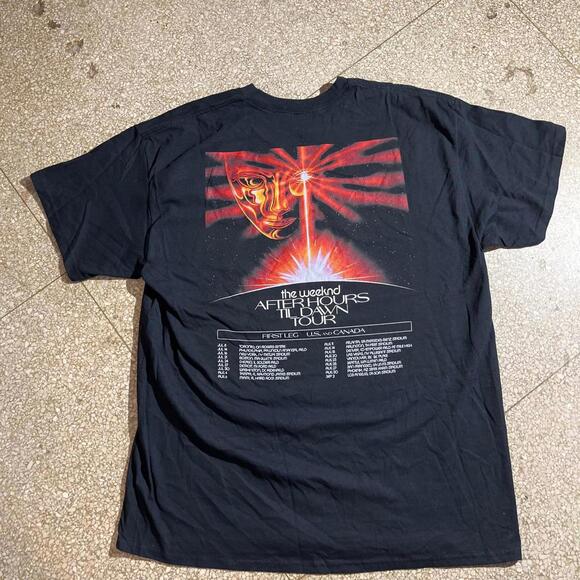 Weekend PreOwned XL band tshirt